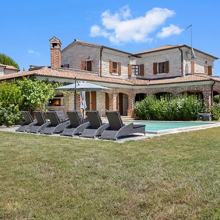 Villa Leoleni With Heated Pool I Istria Medaki