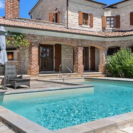 Leoleni With Heated Pool I Istria Villa