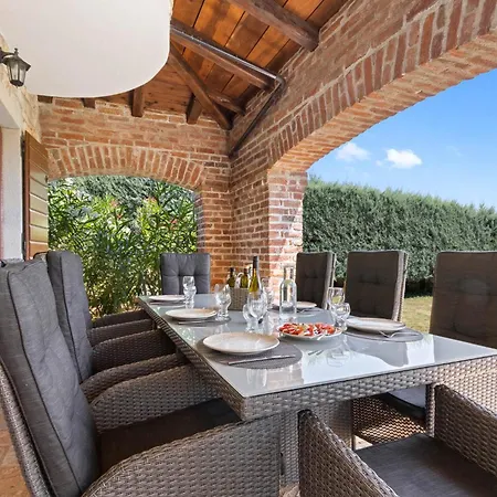 Leoleni With Heated Pool I Istria Villa Medaki