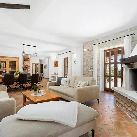 Villa Leoleni With Heated Pool I Istria