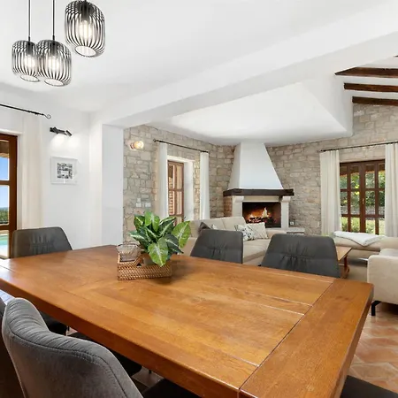 Villa Leoleni With Heated Pool I Istria
