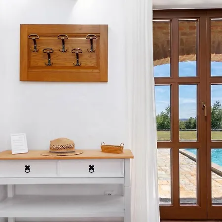 Leoleni With Heated Pool I Istria Villa Medaki