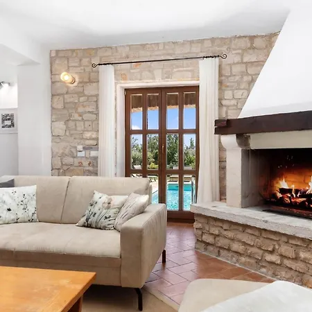 Leoleni With Heated Pool I Istria Villa