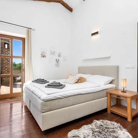 Leoleni With Heated Pool I Istria