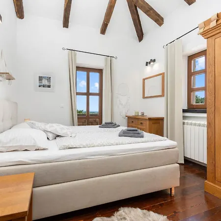 Leoleni With Heated Pool I Istria Medaki