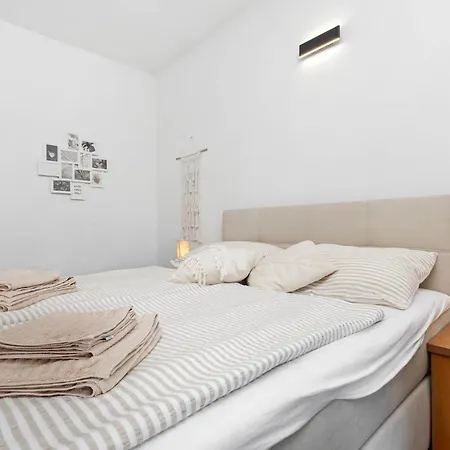 Leoleni With Heated Pool I Istria Villa Medaki