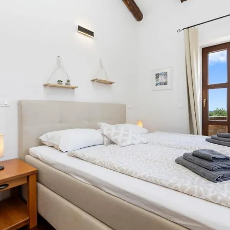 Villa Leoleni With Heated Pool I Istria