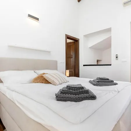 Leoleni With Heated Pool I Istria * Medaki