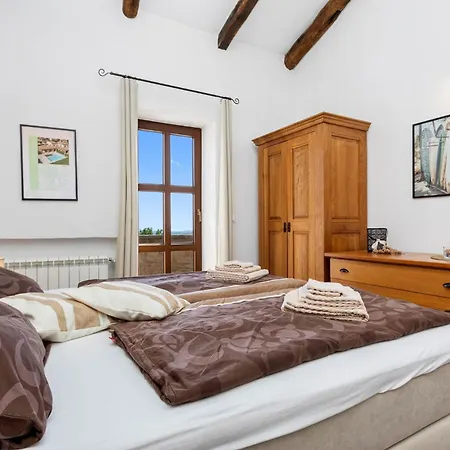 Leoleni With Heated Pool I Istria Villa