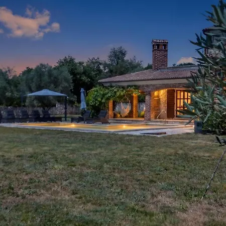 Leoleni With Heated Pool I Istria Villa