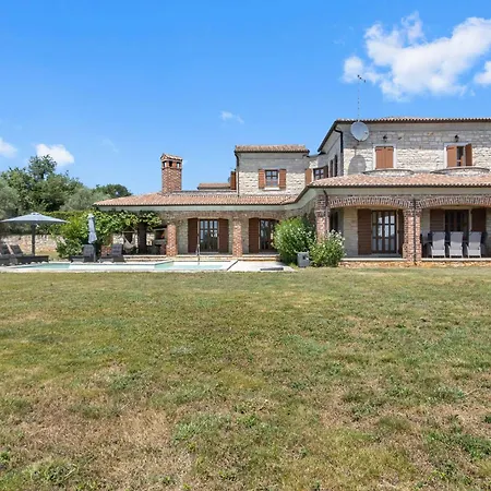Villa Leoleni With Heated Pool I Istria