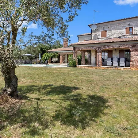 Villa Leoleni With Heated Pool I Istria